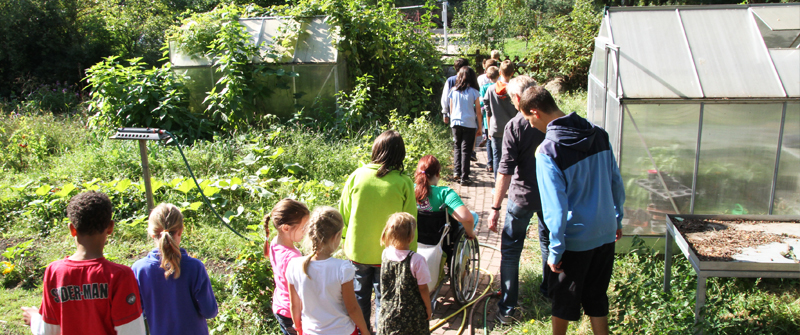 Schulsozialarbeit an der Biesalski-Schule, Förderzentrum, Förderschwerpunkt „Körperliche und motorische Entwicklung“, Grundschule und integrierte Sekundarschule, Schulhoferkundung