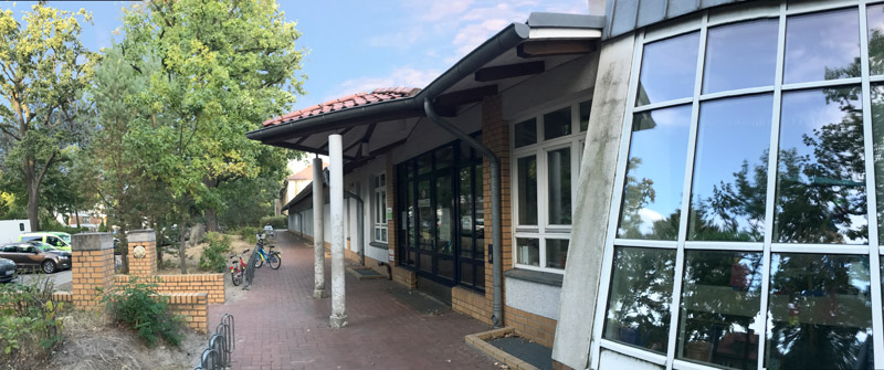 Schulbezogene Sozialarbeit an der Dreilinden-Grundschule, Berlin Zehlendorf, Eingang